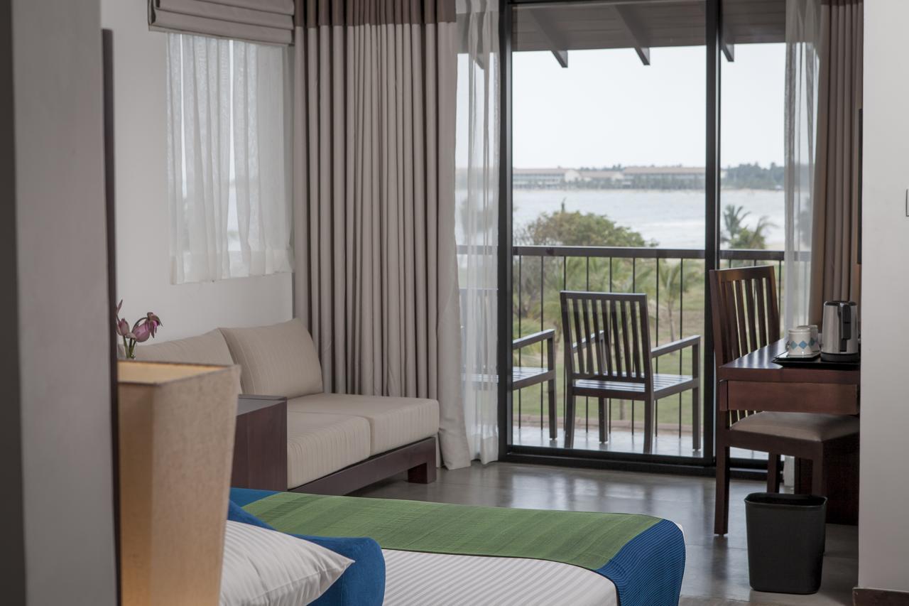 The Calm Resort & Spa Passikudah Esterno foto