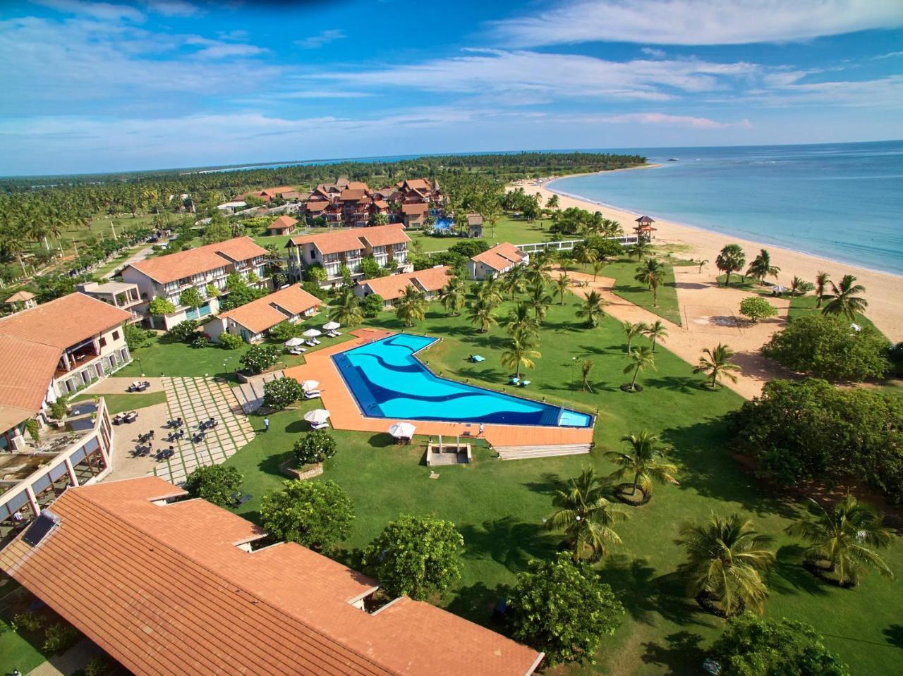 The Calm Resort & Spa Passikudah Esterno foto